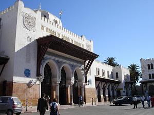 ORAN 10 2005 109 LA GARE ET UNE DES ENTREES